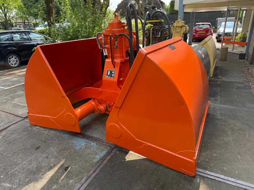 Gebruikte overslaggrijper LH100-3000 ltr.